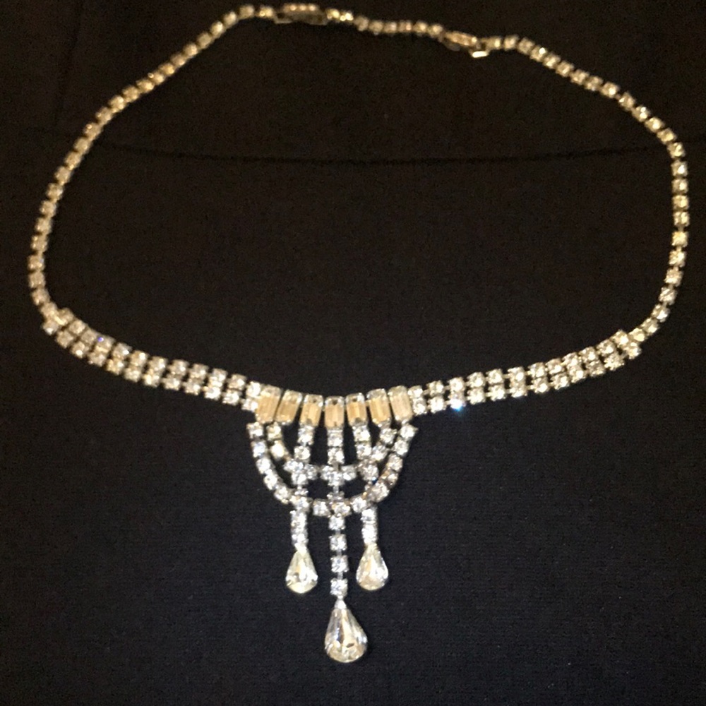 Vintage Kramer teardrop necklace